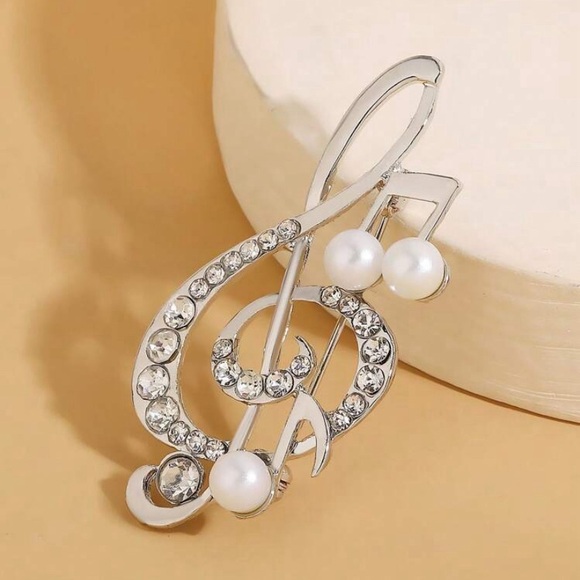 Jewelry - Back to school music New Treble clef pearl silver tone brooch pin